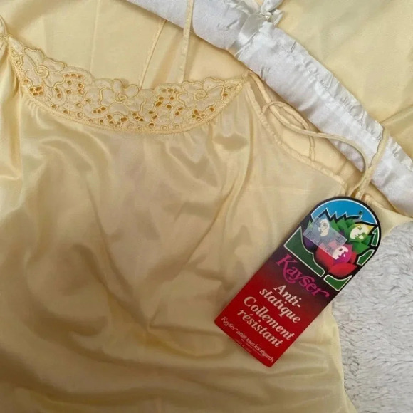 Vintage - NWT Yellow Scalloped Trim Floral Camisole - Picture 8 of 8